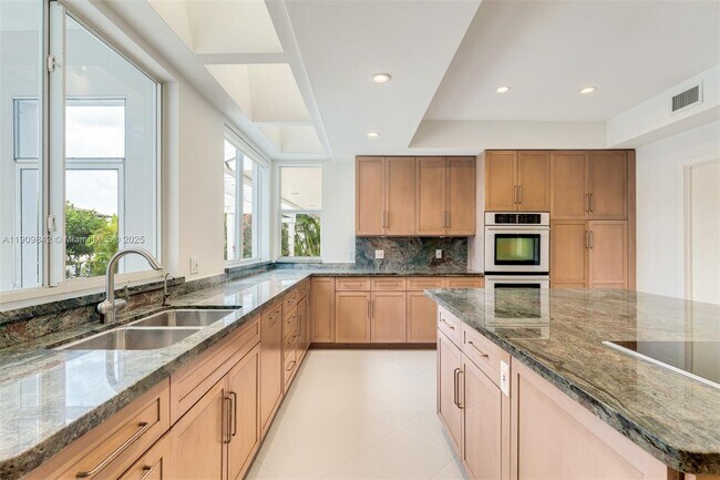 Building Photo - 13032 Mar St