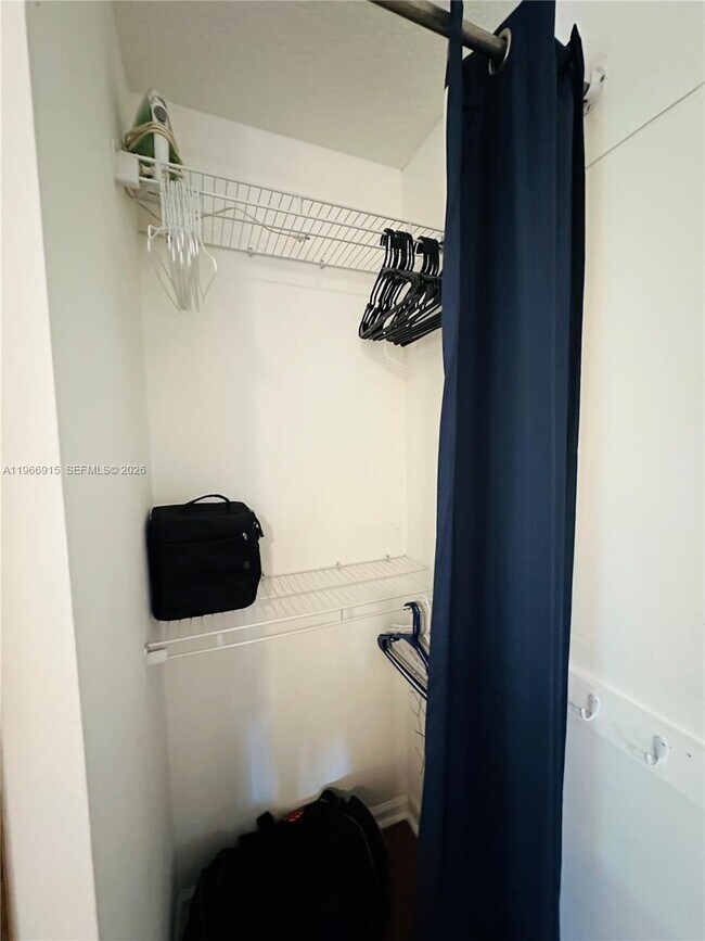 Building Photo - 415 32nd St