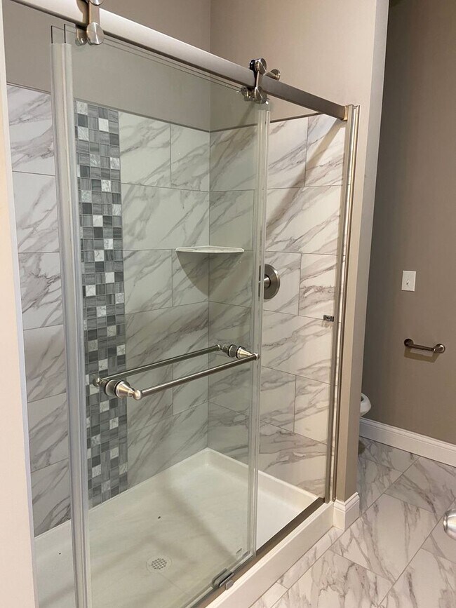 Building Photo - New condo for lease - 303 Deerfield RIdge ...