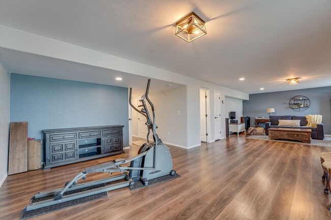 Building Photo - Stunning 4 Bed, 3 1/2 Bath House in Severance!