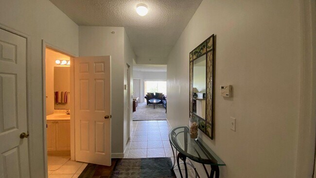 Building Photo - 2060 Greenview Shores Blvd