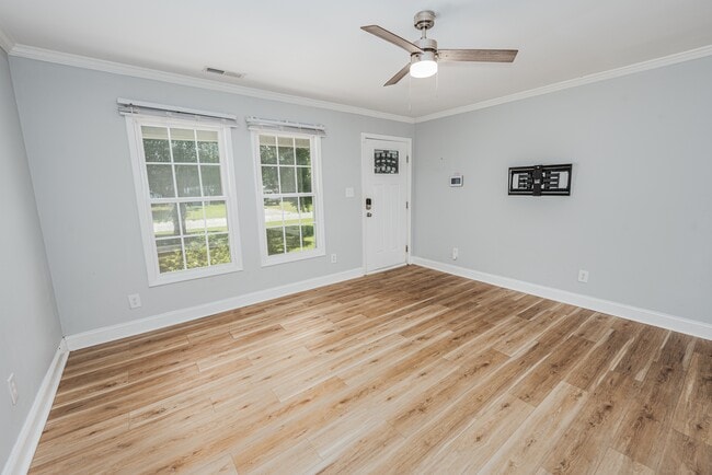 Building Photo - 218 Forestview Dr