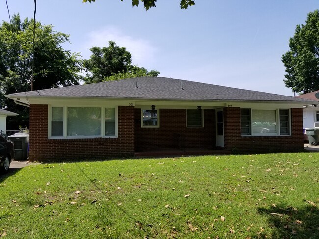 Front - 305 Woodview Ave