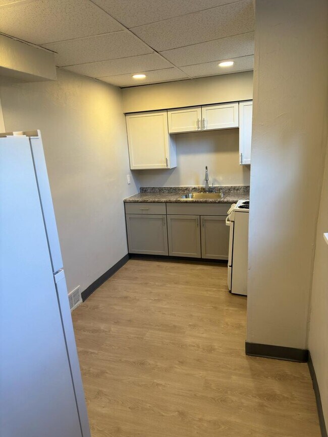 Building Photo - 847 Flemington St