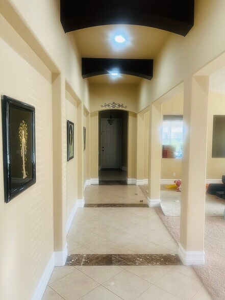 Building Photo - 7220 Shallowford Ave