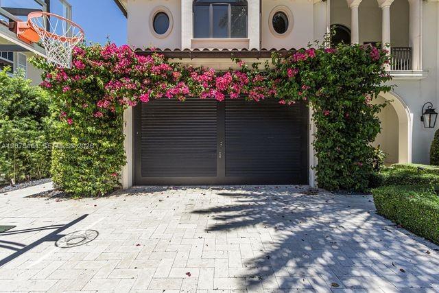 Building Photo - 2627 Castilla Isle