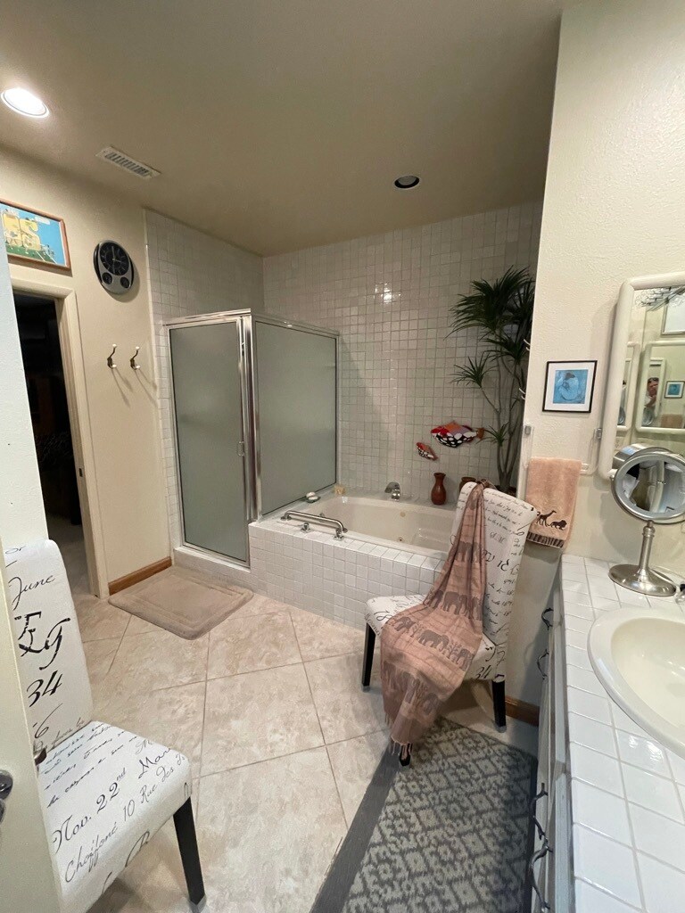 Master Full Bath - 141 Lake Shore Dr