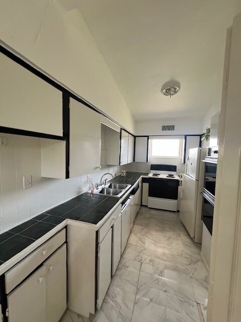 Building Photo - 3838 Glen Arbor Dr