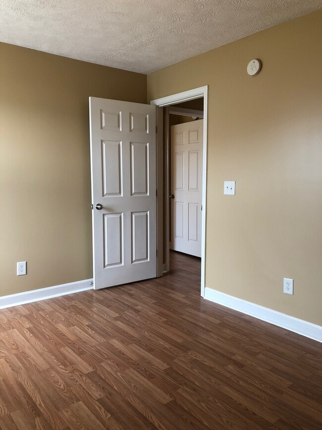 Building Photo - Wonderful 3 Bedroom 2 1/2 Bath Townhouse Now Available!