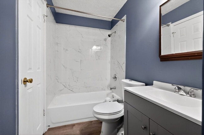 Building Photo - 2710 Red Oak Ln