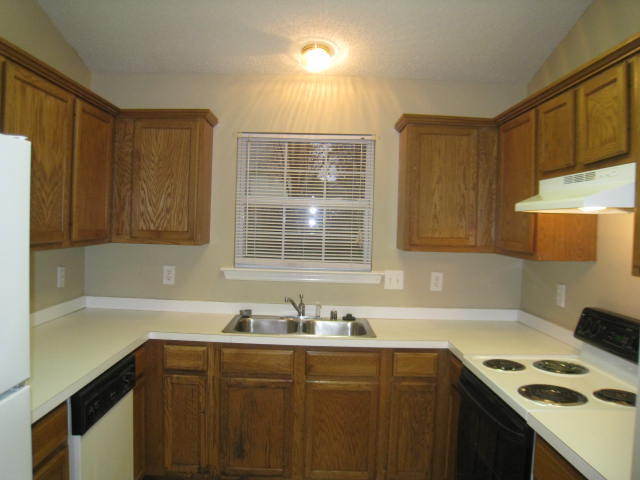 Building Photo - Half off first month rent move in special