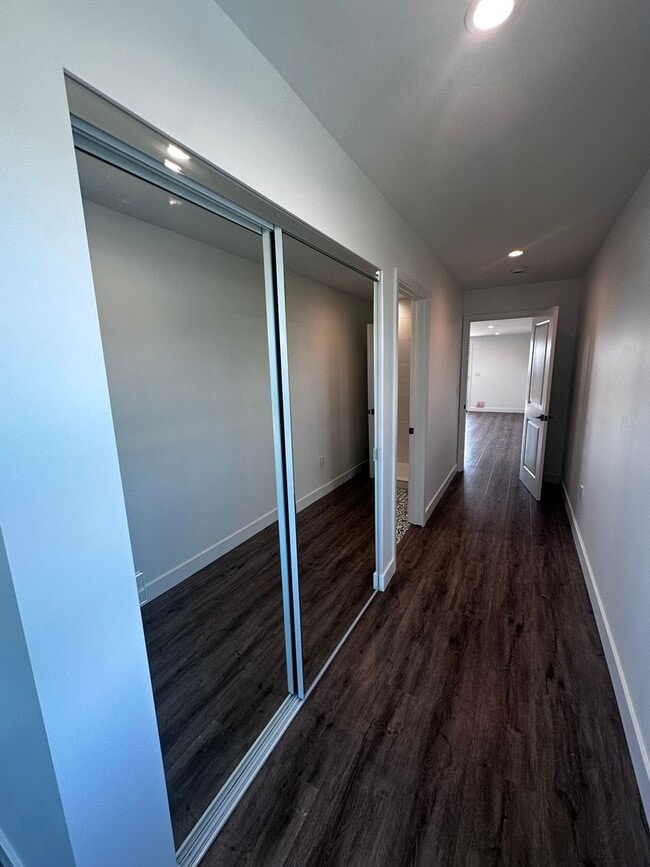 Building Photo - 611 Silver Strand Blvd