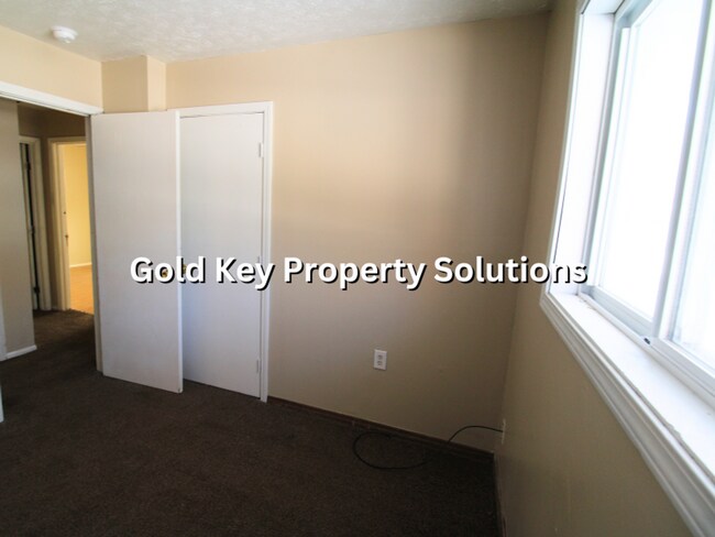 Building Photo - Spacious 3 BR 1 BA Ranch with Main-Level L...