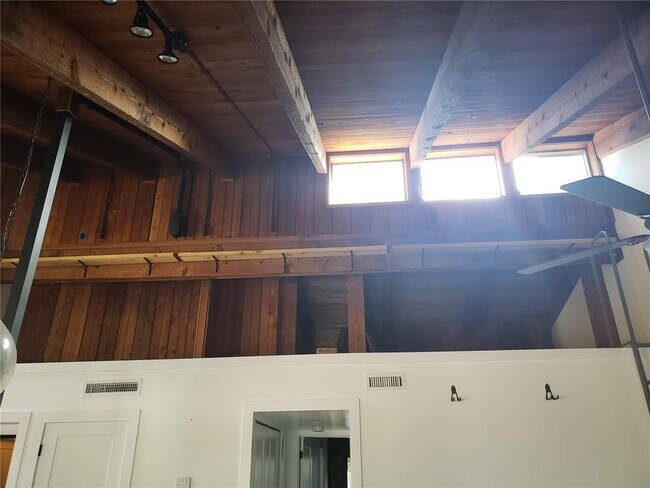 Building Photo - 205 Fairway Dr.