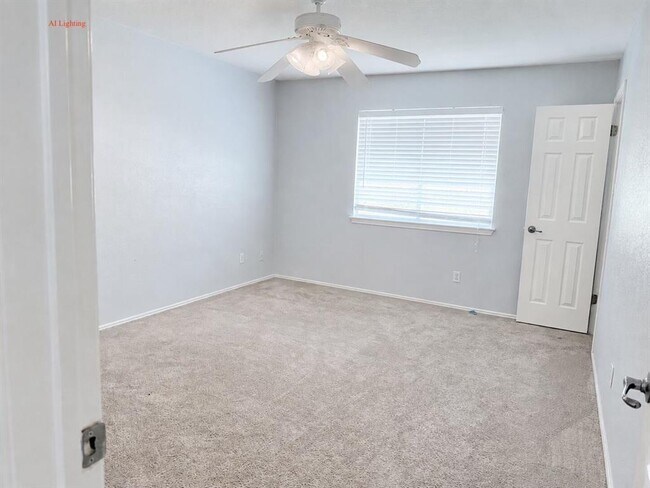 Building Photo - 1002 Acanthus St