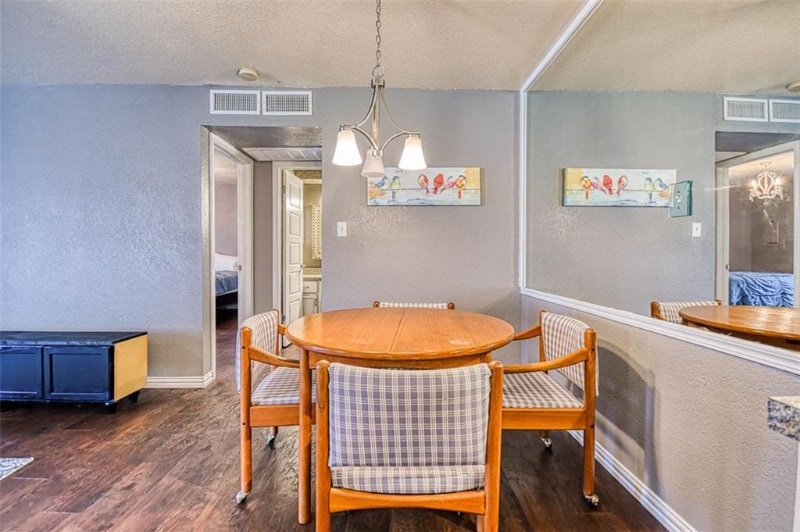 Building Photo - 3000 Chautauqua Ave