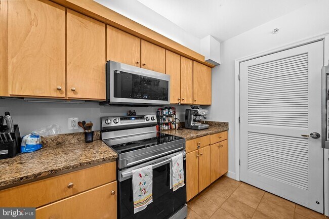 Building Photo - 631 D St NW