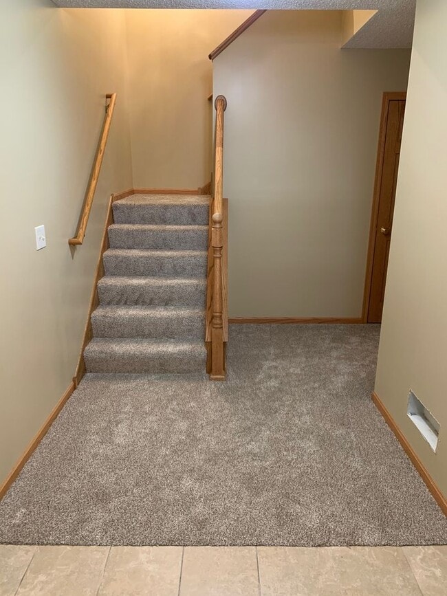 Building Photo - 2 Bed/1.5 Bath Townhome- Cottage Grove- Available August 1st 2026