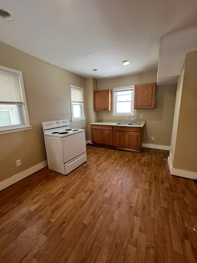 Building Photo - 13522 Birwood St