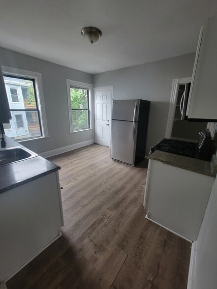 Kitchen - 76 Bellevue St