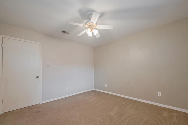 Building Photo - 2027 Briar Ridge Dr
