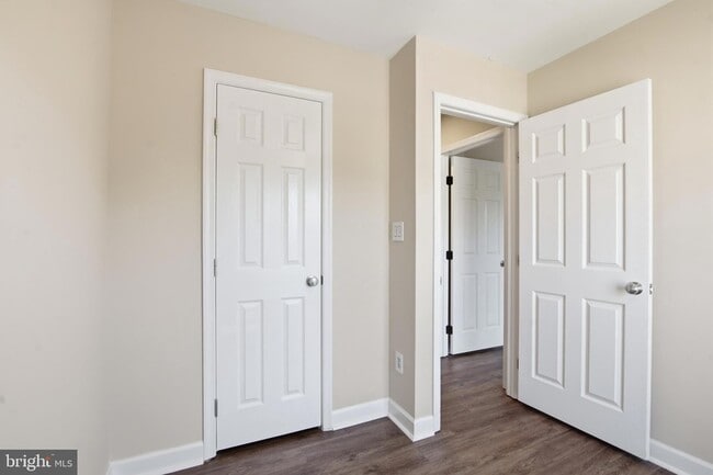 Building Photo - 5504 Sacramento Mews Pl