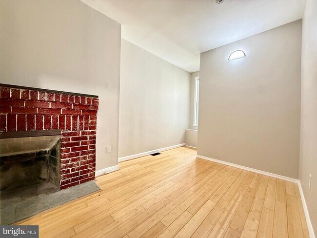 Building Photo - 1004 Girard St NW