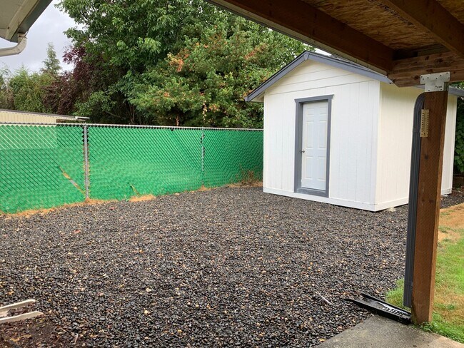 Building Photo - Honey stop the car one-Level ranch in the ...