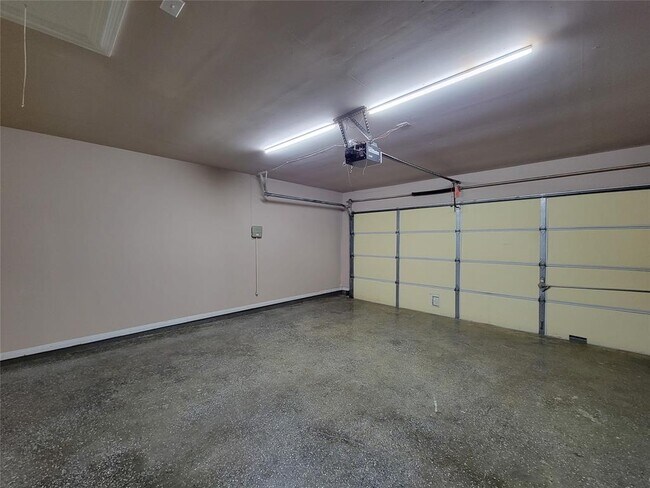 Building Photo - 21123 Amber Crossing Dr