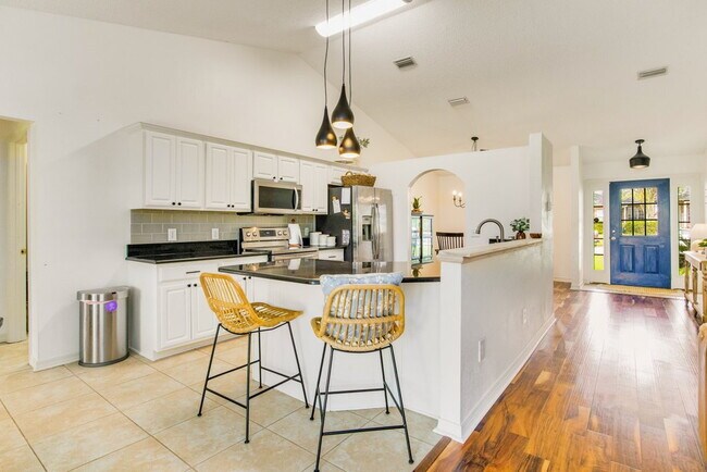 Building Photo - Available first week of May!