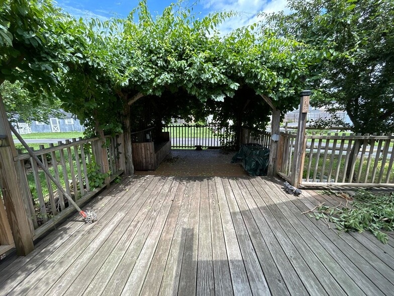 Building Photo - 1-5 #5 Millerton Green Circle