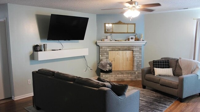 Building Photo - 1005 Weschester Ct