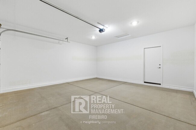 Building Photo - 17333 W Smoketree Dr