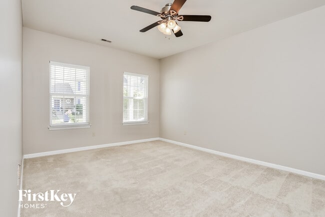 Building Photo - 1027 Glengarry Dr