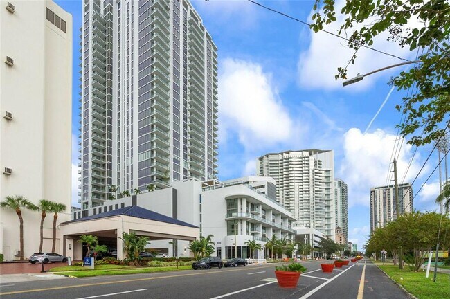 Building Photo - 301 1st St S