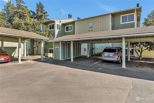 Building Photo - BEAUTIFULLY RENOVATED TOP FLOOR TOWNHOME C...