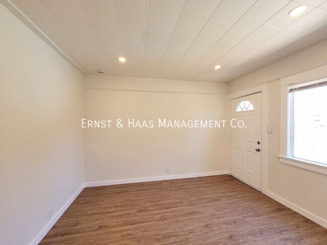 Building Photo - 154 E Eagle St