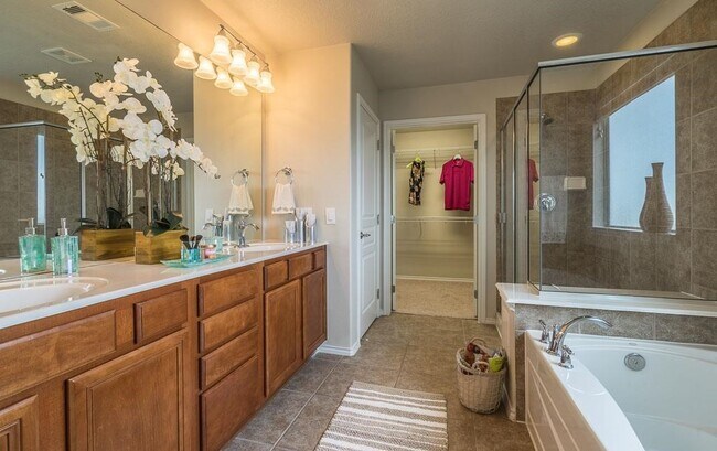 Building Photo - 11 Tidwillow Pl