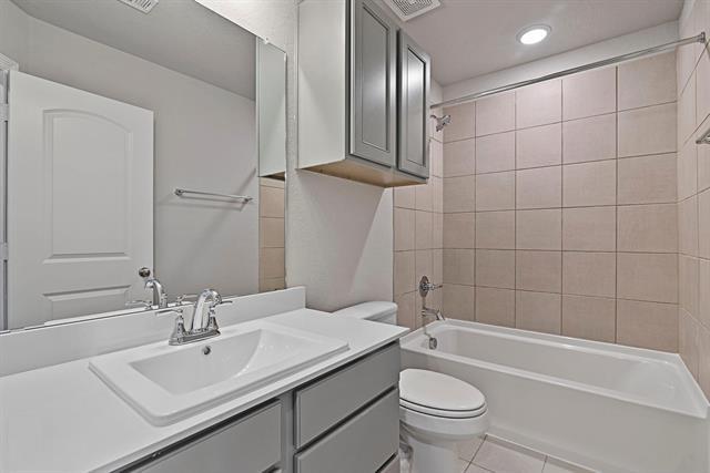Building Photo - 3036 Shire Dr