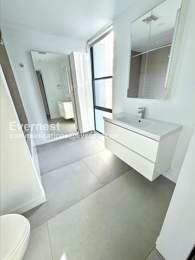 Building Photo - 1717 N 1st Ave