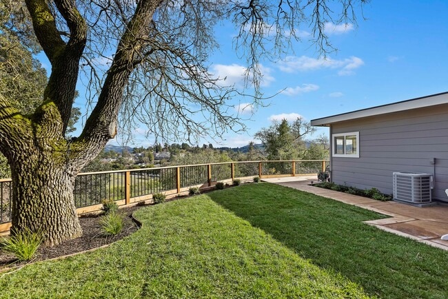 Building Photo - 1084 Brown Ave