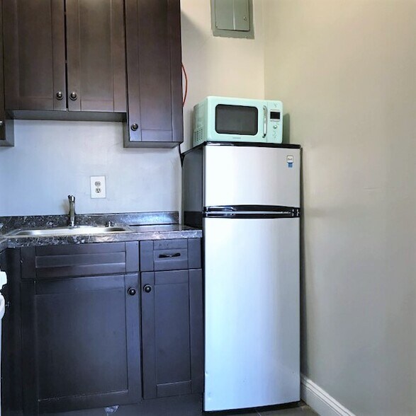 Building Photo - 2315 N Charles St