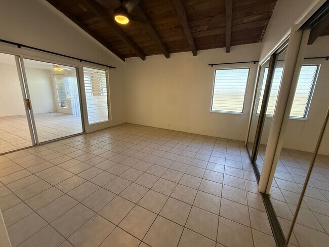 Building Photo - 949 Wainiha St