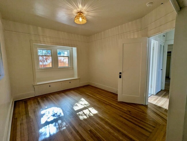 Building Photo - CHARMING THREE BEDROOM ONE AND HALF BATH H...