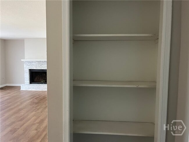 Building Photo - 120 Pinehurst Ct