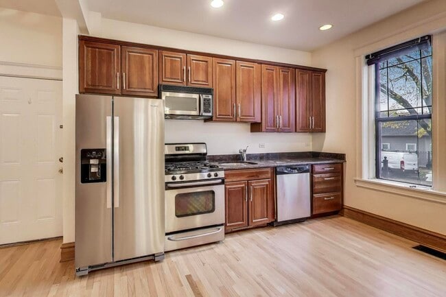 Building Photo - 3901 N Hamilton Ave