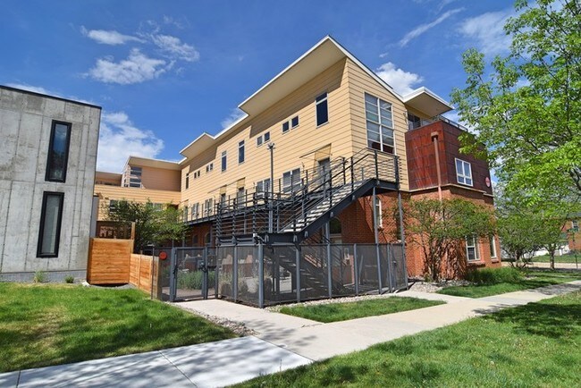 Building Photo - 2501 Grove St