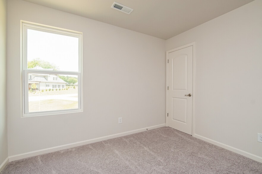 Building Photo - 1055 Manor Dr