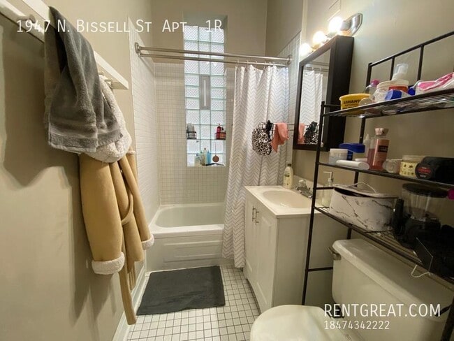 Building Photo - 1947 N Bissell St