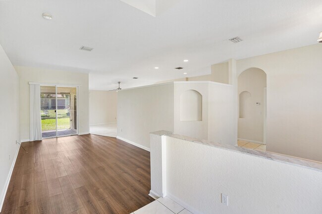 Building Photo - 766 SW Duxbury Ave